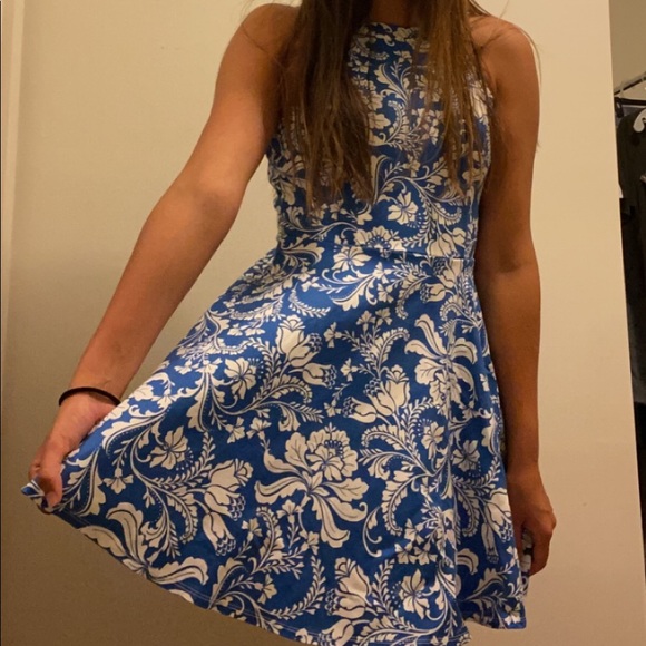 blue/white short dress - Picture 2 of 4